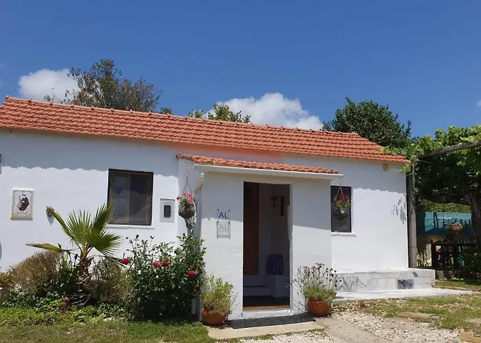 The Cottage Near The Lake